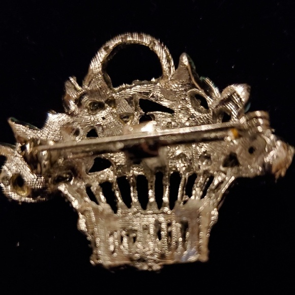 📌🧺 Flower Basket Brooch 🧺📌 - Picture 2 of 5